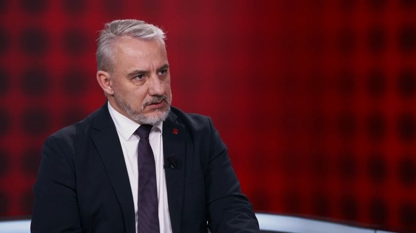 Odbory a vláda se dohodly na růstu platů pro letošek